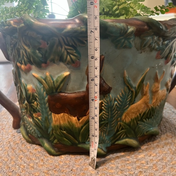 Vintage majolica vase with handles raised rabbit scene - Picture 3 of 9